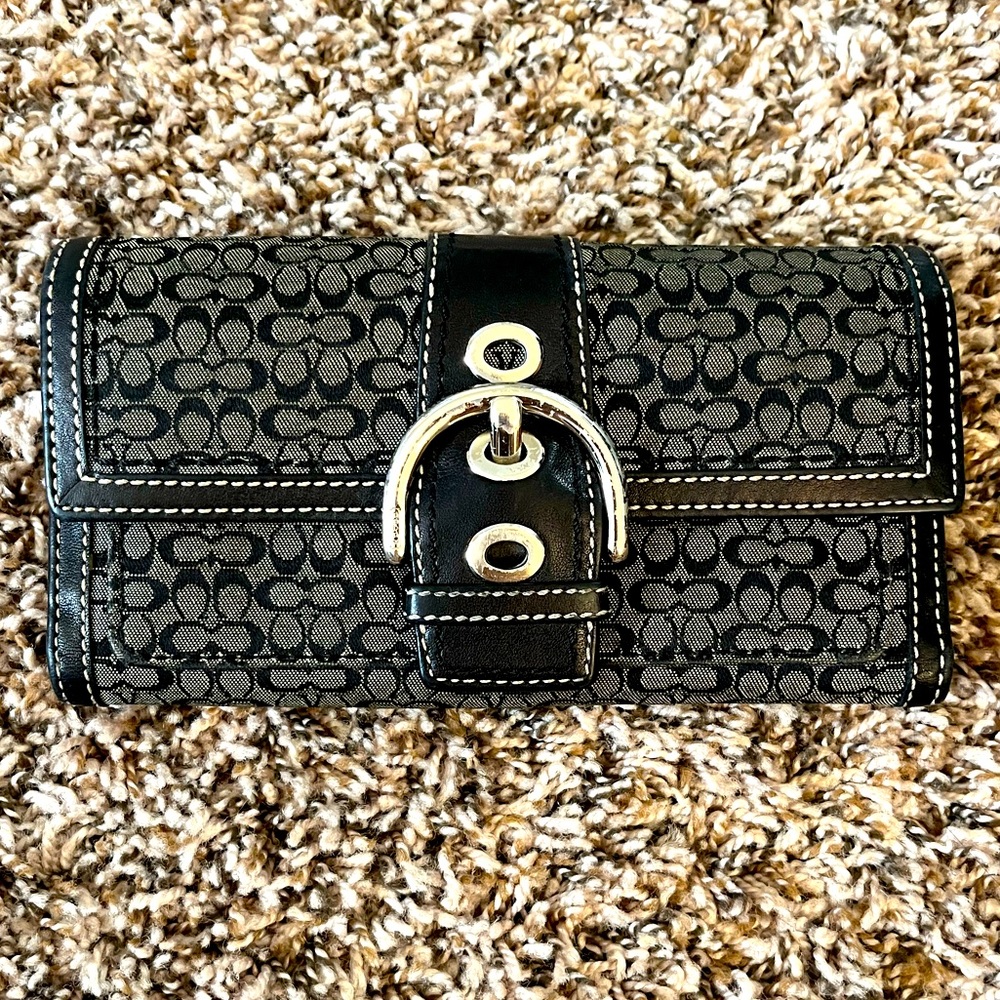 women’s coach wallet